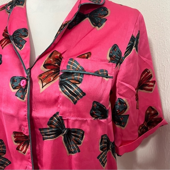 Their Nibs Women’s Medium Satin Shortie Pyjamas Pink Bow Print Sleepwear NWOT - Picture 3 of 13